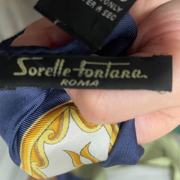 VINTAGE - Scarf with angels pattern - Made in Italy. 100% silk - Picture 3 of 4